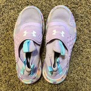 Under armour girl shoes size 13k